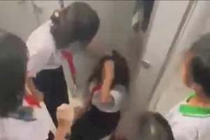 Vụ nữ sinh lớp 8 bị đánh hội đồng: 6 học sinh sẽ bị kỷ luật 