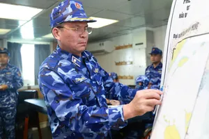 Cảnh sát biển Việt Nam kiểm tra công tác chủ động ứng phó bão số 13