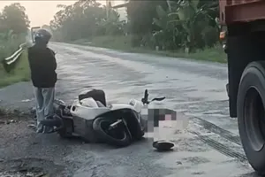 Tai nạn giao thông do sụp ổ gà trên quốc lộ 62 khiến 1 người tử vong