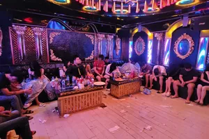 Đề nghị khởi tố 85 người trong vụ tổ chức sử dụng ma túy ở quán karaoke