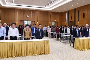 Thủ tướng Phạm Minh Chính cùng các đại biểu mặc niệm tưởng nhớ các nạn nhân thiệt mạng do mưa lũ gây ra