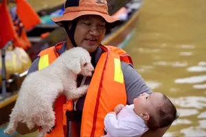 Tình người sau cơn lũ dữ