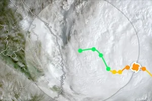 Bão số 15 tăng lên cấp 12, giật cấp 15