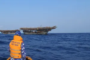 Cháy tàu cá trên vùng biển Trường Sa, 55 thuyền viên gặp nạn