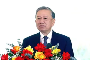 Quân đội nhân dân vững bước dưới cờ Đảng quang vinh 