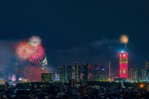 Saigon Marina IFC rực rỡ đêm pháo hoa với công nghệ ánh sáng hàng đầu thế giới