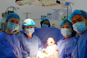 Một em bé chào đời đúng khoảnh khắc giao thừa 2026 tại Bệnh viện Hùng Vương (TPHCM)