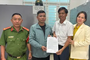 Chủ doanh nghiệp gửi thư cảm ơn đến người dân và lực lượng công an sau khi được hỗ trợ hoàn lại số tiền gần nửa tỷ đồng chuyển khoản nhầm. Ảnh: CATĐN