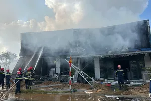 Cháy cửa hàng kinh doanh vật liệu xây dựng ở Đà Nẵng