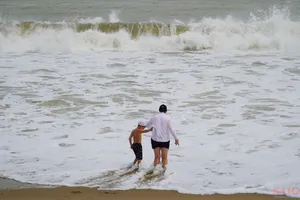 Kịp thời cứu hộ 7 người gặp nạn tại các bãi tắm Nha Trang