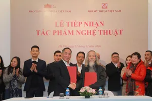 Ký nhận bàn giao các tác phẩm mỹ thuật