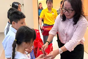 Mang xuân ấm áp đến trẻ mồ côi do dịch Covid-19