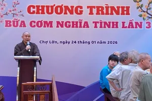 Thượng tọa Thích Giác Hiệp phát biểu tại bữa cơm nghĩa tình