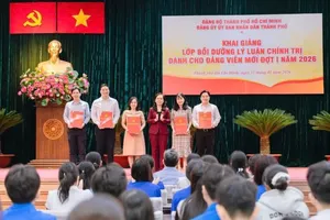  Gần 900 đảng viên tham gia lớp bồi dưỡng lý luận chính trị