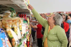 Mang “Chợ Tết 0 đồng” đến với người dân khó khăn tại TPHCM 