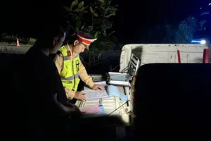 Phòng Cảnh sát giao thông, Công an TP Đà Nẵng xử lý xe khách giường nằm chở quá số người quy định