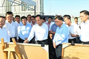 Bí thư Thành ủy TPHCM Trần Lưu Quang khảo sát tiến độ loạt dự án ở Trường đua Phú Thọ