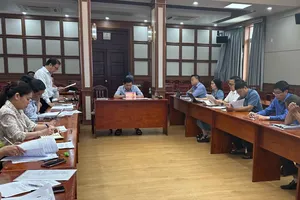 Tổ Công tác 1645 làm việc với chủ đầu tư các dự án nhà ở thương mại, ngày 13-3. Ảnh: THANH HIỀN