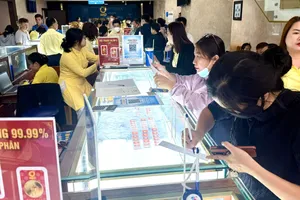 Giá vàng giảm thêm 2,9 - 3,4 triệu đồng/lượng so với buổi sáng