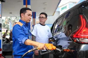 Giá xăng dầu tăng mạnh, có mặt hàng tăng gần 8.000 đồng/lít