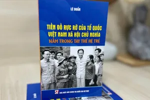 Cuốn sách “Tiền đồ rực rỡ của Tổ quốc Việt Nam xã hội chủ nghĩa nằm trong tay thế hệ trẻ”