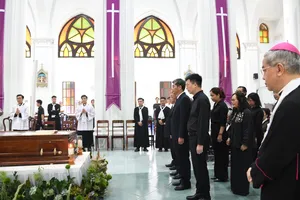 Lãnh đạo Bộ Dân tộc và Tôn giáo viếng tang Đức Hồng y Gioan Baotixita Phạm Minh Mẫn