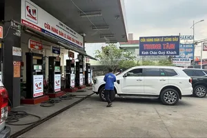 Doanh nghiệp bán lẻ xăng dầu kiến nghị giảm lãi suất