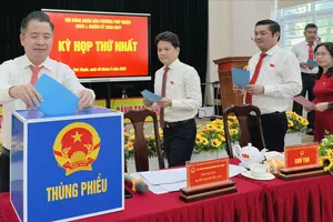 Phường Phú Thuận (TPHCM) bầu các chức danh chủ chốt