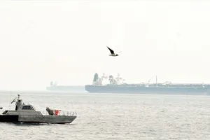 Tàu thuyền di chuyển qua eo biển Hormuz cần phải phối hợp hành trình với IRGC. Ảnh: Anadolu Aganecy