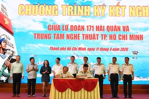 Lữ đoàn 171 Hải quân và Trung tâm Nghệ thuật TPHCM ký kết nghĩa