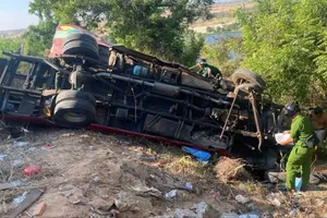 Hiện trường vụ tai nạn xe khách tại Lâm Đồng, ngày 6-4