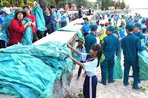 Hơn 1.000 tình nguyện viên thu gom rác, bảo vệ môi trường tại Côn Đảo