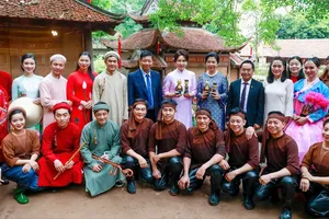 Phu nhân Tổng Bí thư, Chủ tịch nước và Phu nhân Tổng thống Hàn Quốc thăm Bảo tàng Dân tộc học Việt Nam ngày 23-4. Ảnh: VIẾT CHUNG.