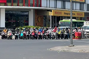 TPHCM nắng nóng 36 độ C