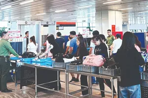 Bắt đầu kỳ nghỉ lễ, các điểm du lịch hút khách