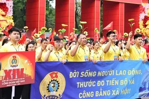 Kỷ niệm 140 năm Ngày Quốc tế Lao động và biểu dương cán bộ công đoàn xuất sắc