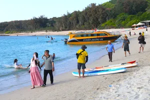 Lâm Đồng: Đảo Phú Quý kín phòng dịp lễ 30-4