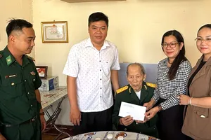 Nhiều hoạt động tri ân người có công dịp lễ 30-4 và 1-5