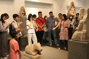Khoảng trống “người kể chuyện” cho di sản