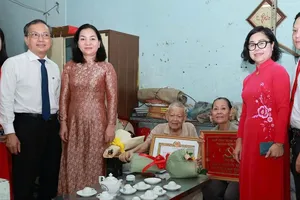 Phường Bình Thới trao Huy hiệu Đảng đến 14 đảng viên