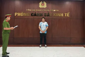 TPHCM: Khởi tố chủ chuỗi cửa hàng kinh doanh giày dép giả mạo thương hiệu