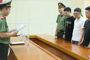 Triệt phá đường dây chế tạo, mua bán trái phép vũ khí quân dụng quy mô lớn 