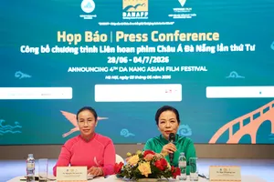 Ban tổ chức Liên hoan Phim châu Á Đà Nẵng lần thứ IV họp báo tại Hà Nội. Ảnh: SONG HÀ
