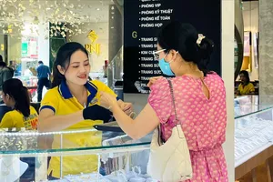 Chiều 5-6: Giá vàng giảm thêm 2,2-3,6 triệu đồng/lượng 