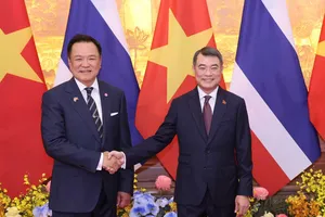 Thủ tướng Lê Minh Hưng và Thủ tướng Anutin Charnvirakul tại lễ đón, chiều 8-6. Ảnh QUANG PHÚC
