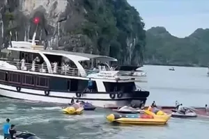 Va chạm 2 tàu chở khách trên vịnh Lan Hạ, 1 du khách tử vong