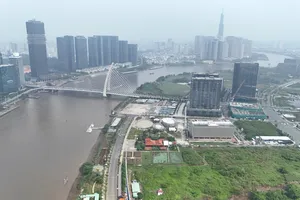 TPHCM giữ đà tăng trưởng, tập trung tháo gỡ điểm nghẽn, khơi thông nguồn lực