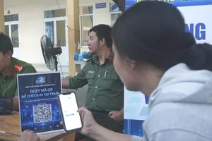 Người dân tham gia ngày hội Công dân số năm 2026 với chủ đề "Số hóa cộng đồng - Kết nối tương lai" tại phường Bình Phú. Ảnh: THANH HIỀN