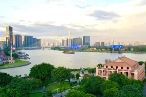 Đi theo dòng sông để hiểu thêm thành phố