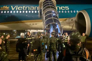 Chuyến bay đặc biệt đưa lực lượng hỗ trợ và hàng hóa tới Venezuela. Ảnh: PHAN ANH